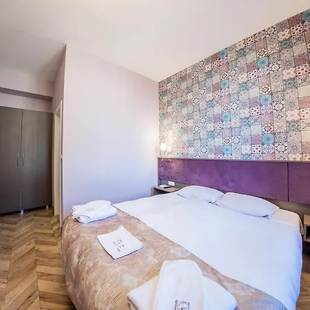 Violet Life * סופיה